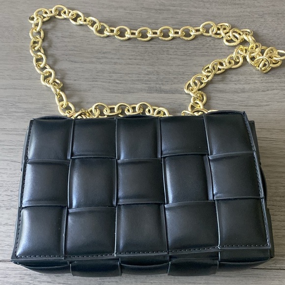 Urban Expressions Handbags - Urban Expressions Elegant Black Quilted Chain Bag in Black